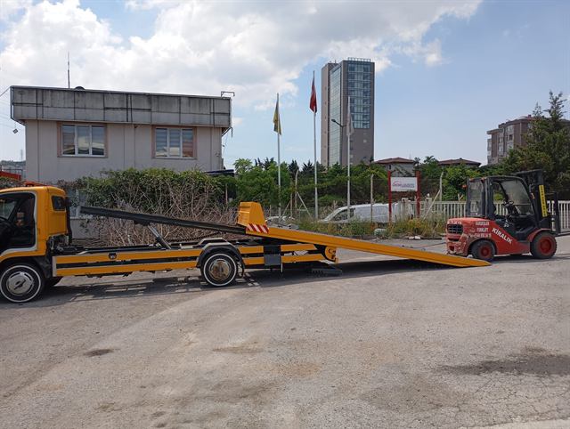 Çekiciden şantiyeye forklift teslimatı
